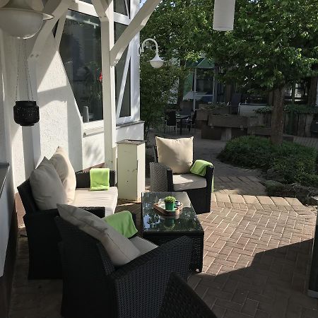 Sport Und Tagungshotel Кенцинген Екстериор снимка