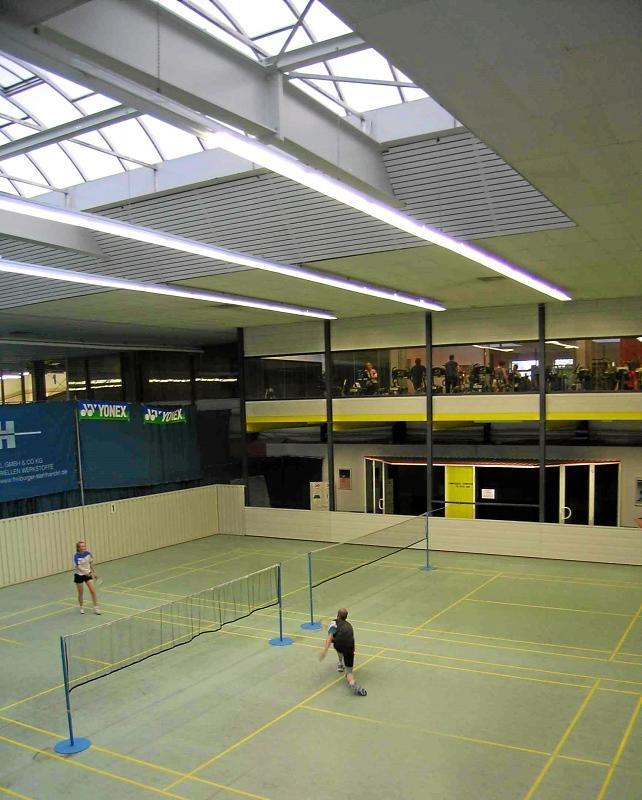 Sport Und Tagungshotel Кенцинген Екстериор снимка